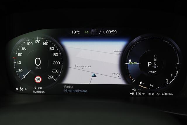 Volvo XC40 1.5 T5 262 PK Recharge R-Design | Apple Carplay | LED | Elektrische Achterklep | DAB | Regensensor | Interieur Voorverwarming |