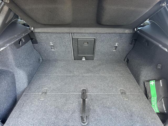 Volvo XC40 Recharge P8 AWD R-Design power seats/ lighting /intellisafe/ climate/ schuifdak/ 360 camera/ leder/ 20 inch