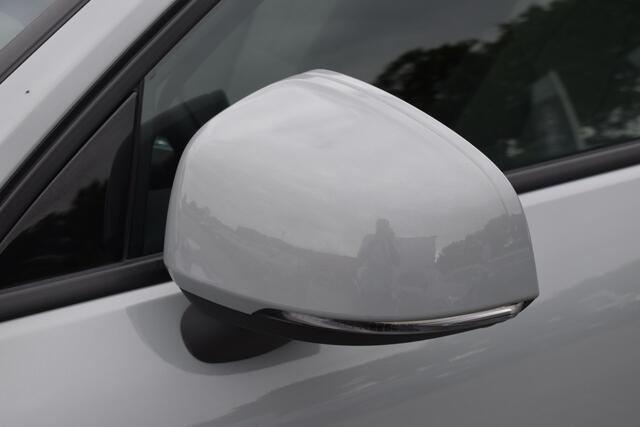Volvo XC40 B4 211PK Automaat Core Bright Trekhaak | ACC | Blis | Camera | Stoelverwarming