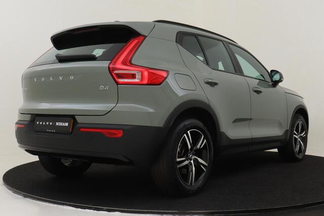 Volvo XC40 B4 (M-HYBRID) PLUS DARK -CAMERA|ADAP.CRUISE|VERW.VOORRUIT|TREKHAAK|HARMAN/KARDON