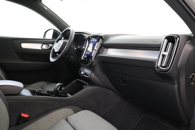 Volvo XC40 B4 (M-HYBRID) PLUS DARK -CAMERA|ADAP.CRUISE|VERW.VOORRUIT|TREKHAAK|HARMAN/KARDON