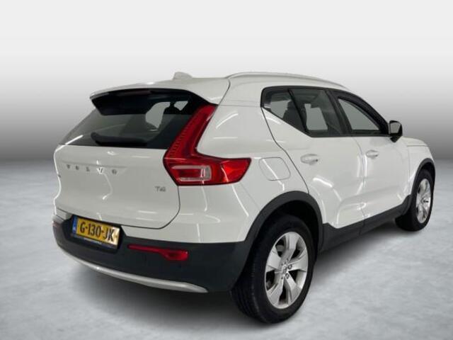 Volvo XC40 2.0 T4 Momentum Pro | Stoel verwarming | Parkeersensoren V+A | Camera | Keyless start | Volvo on Call | Elektrische Achterklep |