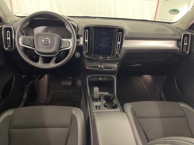 Volvo XC40 2.0 T4 Momentum Pro | Stoel verwarming | Parkeersensoren V+A | Camera | Keyless start | Volvo on Call | Elektrische Achterklep |