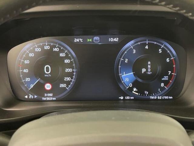 Volvo XC40 2.0 T4 Momentum Pro | Stoel verwarming | Parkeersensoren V+A | Camera | Keyless start | Volvo on Call | Elektrische Achterklep |
