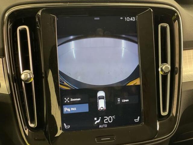 Volvo XC40 2.0 T4 Momentum Pro | Stoel verwarming | Parkeersensoren V+A | Camera | Keyless start | Volvo on Call | Elektrische Achterklep |