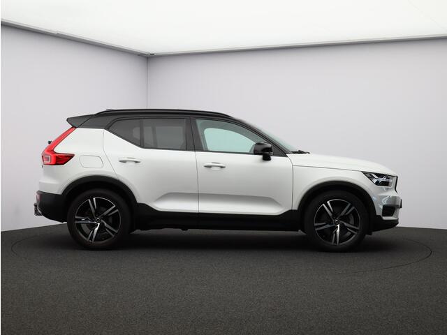 Volvo XC40 T5 Recharge R-Design / Trekhaak / Panoramadak / Adaptive Cruise / Nubuck Bekleding / Keyless / BLIS / Parkeercamera / Getint Glas /