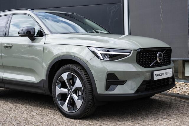 Volvo XC40 B4 Plus Dark | Google Navigatie | 360 graden Camera | Panoramisch schuif-/kanteldak | Lederen bekleding | Harman Kardon Premium Sound |