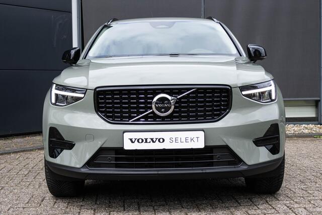 Volvo XC40 B4 Plus Dark | Google Navigatie | 360 graden Camera | Panoramisch schuif-/kanteldak | Lederen bekleding | Harman Kardon Premium Sound |