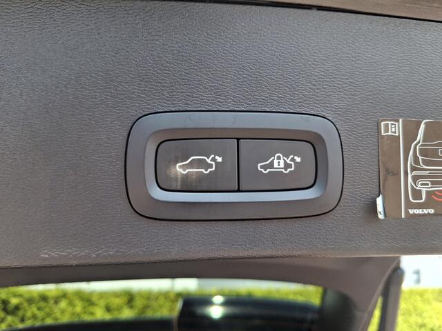 Volvo XC40 T4 Recharge Inscription | Trekhaak | Camera | H&K Audio | Leder