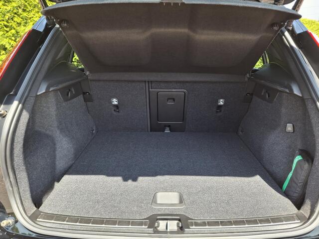 Volvo XC40 T5 Recharge Inscription | 360 Camera | Trekhaak | Panoramadak | Keyless