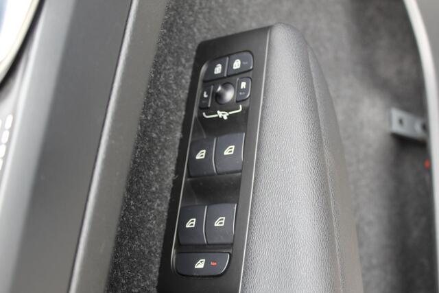 Volvo XC40 1.5 T5 Recharge R-Design Climatronic Airco | Trekhaak | 12 Maanden garantie.