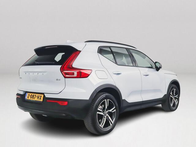 Volvo XC40 B4 Aut. Plus Dark | Harman Kardon | Stoel- en stuurverwarming | Parkeercamera | Trekhaak