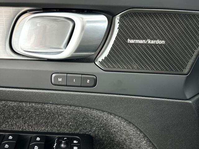 Volvo XC40 B4 Aut. Plus Dark | Harman Kardon | Stoel- en stuurverwarming | Parkeercamera | Trekhaak