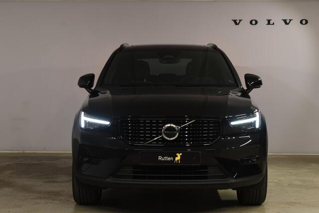 Volvo XC40 B3 163PK Plus Dark / Navigatie / Camera / Parkeersensoren / Adaptieve Cruise control / Elektrische stoelen / Harman Kardon / Panorama dak / LM velgen /