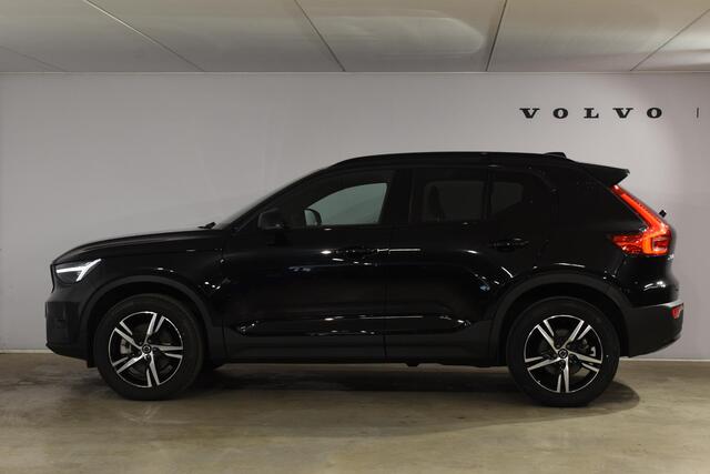 Volvo XC40 B3 163PK Plus Dark / Navigatie / Camera / Parkeersensoren / Adaptieve Cruise control / Elektrische stoelen / Harman Kardon / Panorama dak / LM velgen /