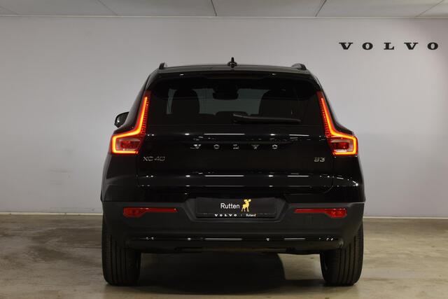 Volvo XC40 B3 163PK Plus Dark / Navigatie / Camera / Parkeersensoren / Adaptieve Cruise control / Elektrische stoelen / Harman Kardon / Panorama dak / LM velgen /