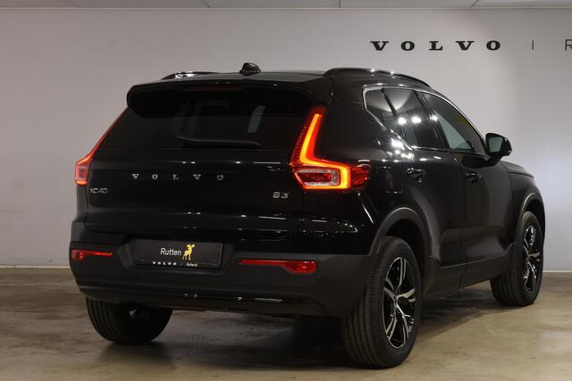 Volvo XC40 B3 163PK Plus Dark / Navigatie / Camera / Parkeersensoren / Adaptieve Cruise control / Elektrische stoelen / Harman Kardon / Panorama dak / LM velgen /