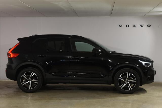 Volvo XC40 B3 163PK Plus Dark / Navigatie / Camera / Parkeersensoren / Adaptieve Cruise control / Elektrische stoelen / Harman Kardon / Panorama dak / LM velgen /