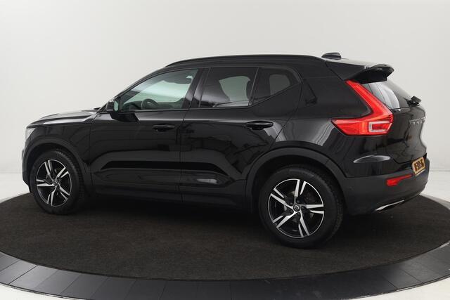 Volvo XC40 1.5 T3 R-Design | Leder/Alcantara | Full LED | Navigatie | PDC | Climate control | Getint glas | Cruise control