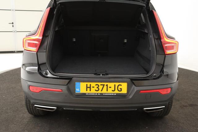 Volvo XC40 1.5 T3 R-Design | Leder/Alcantara | Full LED | Navigatie | PDC | Climate control | Getint glas | Cruise control