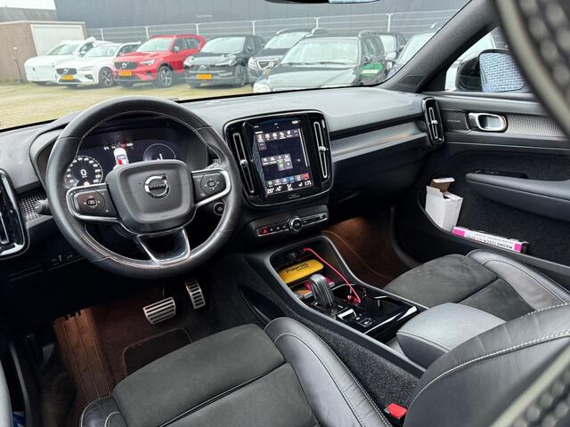 Volvo XC40 1.5 T5 Recharge R-Design | Trekhaak | 360º Camer | Standkachel | Adaptive cruise control | Schuif/kantel Panoramadak | Stoel/stuur verwarming | Memory | BLIS | DAB |