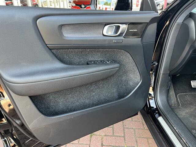 Volvo XC40 2.0 T5 AWD R-Design Intro Edition | Panaramadak | 360 camera | Harman-kardon | Navigatie | Memory seats | Lane assist |