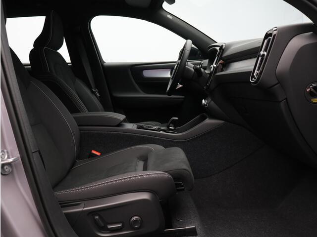 Volvo XC40 2.0 B4 Plus Dark / Elek. verstelbare stoelen / Stoel- + stuurwielverwarming / Pano. dak / Nubuck / Pilot Assist / Achterruitrijcamera / Harman Kardon