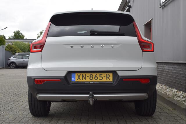 Volvo XC40 2.0 T4 Momentum Trekhaak, Pilot assist, 360", PDC, Park assist, NAP