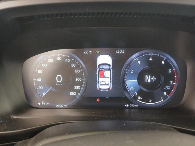 Volvo XC40 1.5 T2 Momentum Core | Camera | Parkeersensoren voor + Achter | Navigatie | On Call | Carplay |