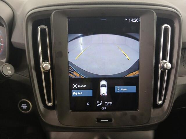 Volvo XC40 1.5 T2 Momentum Core | Camera | Parkeersensoren voor + Achter | Navigatie | On Call | Carplay |