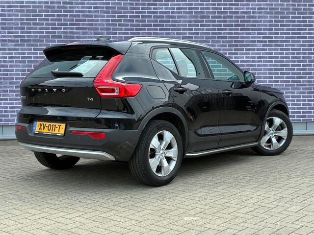 Volvo XC40 2.0 T4 Momentum | Verwarmde voorstoelen | Parkeer camera | Parkeersensoren voor en achter | Automatisch dimmende binnen/buitenspiegels |