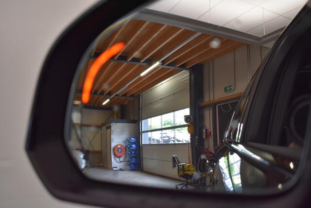 Volvo XC40 1.5 T5 Recharge R-Design Pano Elk Aklep+Trekh Leer 360 Cam Dodeh Herman Kardon