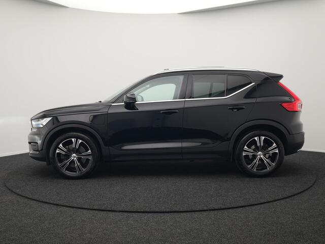 Volvo XC40 T5 Twin Engine Inscription Plug In Hybrid 261pk PHEV | Panodak | Trekhaak af Fabriek | Lederen Sportstoelen Memory | Pilot Assist | Harman Kardon | Adaptive Cruise | Navigatie | Apple Carplay | Camera | DAB |