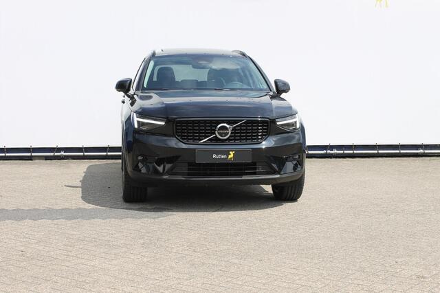 Volvo XC40 B3 177PK Automaat Plus Dark Google infotainment / Draadloos telefoon opladen / Elektrisch bedienbare bestuurdersstoel met geheugen / Adaptieve Cruise Control / Panoramisch schuif-kanteldak