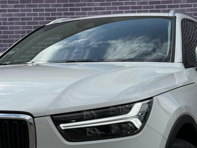 Volvo XC40 2.0 T4 Momentum Pro | Stoel verwarming | Parkeersensoren V+A | Camera | Keyless start | Volvo on Call | Elektrische Achterklep |