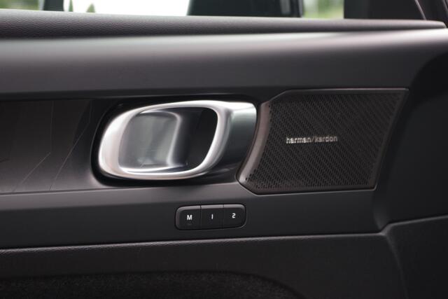 Volvo XC40 1.5 T5 Plug-in Hybrid 262 PK Ultimate Dark, Panoramadak, 360 Camera, Leder, Harman/Kardon,