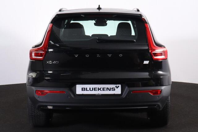 Volvo XC40 Single Motor Extended Range Ultimate 82 kWh Panorama/schuifdak - IntelliSafe Assist & Surround - 360º Camera - Harmon Kardon Audio - Verwarmde voorstoelen, stuur & achterbank - Parkeersensoren voor & achter - Elektr. bedienb. voorstoelen met geheugen link
