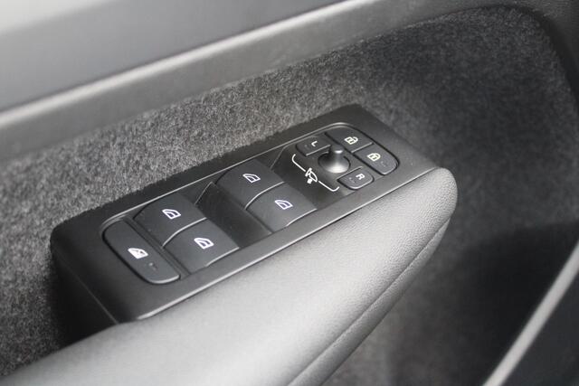 Volvo XC40 1.5 T5 Recharge R-Design - H&K - Keyless - Camera - Carplay - Navigatie - PDC - Rijklaar