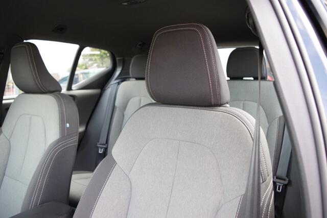 Volvo XC40 1.5 T4 Plug-in Hybrid 211 PK Core Bright, FACE-LIFT, LED, Keyless, Climate Control