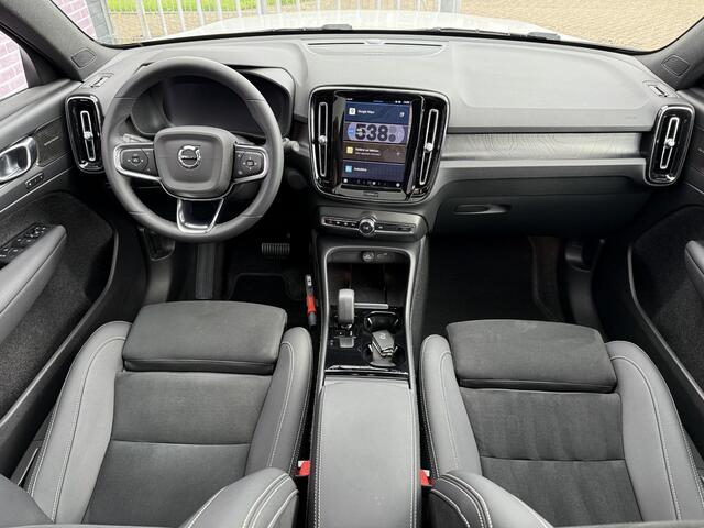 Volvo XC40 Recharge Twin Ultimate 82 kWh | 1800KG trekgewicht | 408PK | Trekhaak | Panorama Schuifdak | 360° Camera | Nubuck | Standkachel | Harman/Kardon | VOL