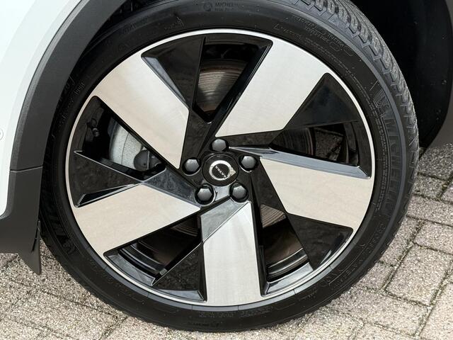 Volvo XC40 Recharge Twin Ultimate 82 kWh | 1800KG trekgewicht | 408PK | Trekhaak | Panorama Schuifdak | 360° Camera | Nubuck | Standkachel | Harman/Kardon | VOL