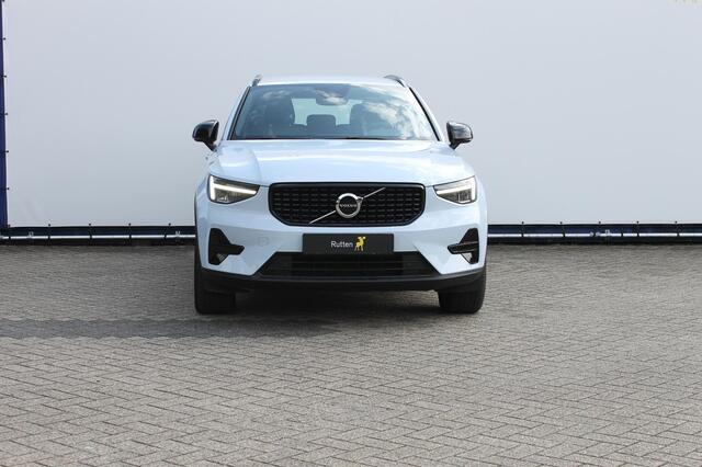 Volvo XC40 B4 211PK Plus Dark Google infotainment / Adaptieve cruise control / Verwarmbare voorstoelen en stuurwiel / Elektrisch bedienbare bestuurdersstoel met geheugen / Semi elektrisch wegklapbare trekhaak