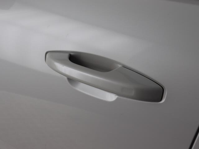 Volvo XC40 2.0 B4 Inscription (Elek. Trekhaak / H&K / Camera / Elek. Klep / Stoel-Stuurverw.)