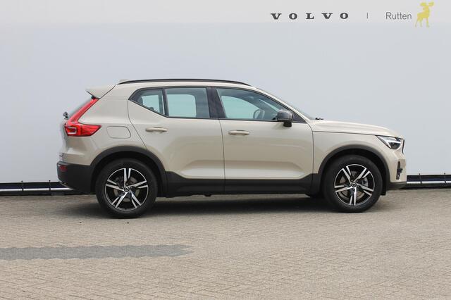 Volvo XC40 B4 211PK Automaat Plus Dark Google infotainment / Adaptieve Cruise Control / Trekhaak / Parkeersensoren met parkeercamera achter / Verwarmbare voorruit / Blis /