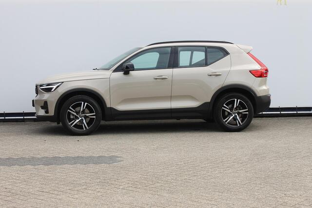 Volvo XC40 B4 211PK Automaat Plus Dark Google infotainment / Adaptieve Cruise Control / Trekhaak / Parkeersensoren met parkeercamera achter / Verwarmbare voorruit / Blis /