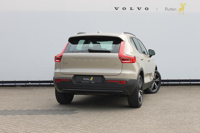Volvo XC40 B4 211PK Automaat Plus Dark Google infotainment / Adaptieve Cruise Control / Trekhaak / Parkeersensoren met parkeercamera achter / Verwarmbare voorruit / Blis /
