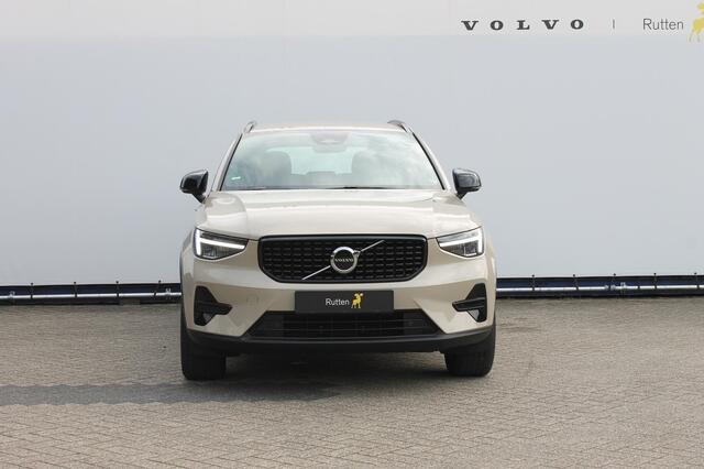 Volvo XC40 B4 211PK Automaat Plus Dark Google infotainment / Adaptieve Cruise Control / Trekhaak / Parkeersensoren met parkeercamera achter / Verwarmbare voorruit / Blis /