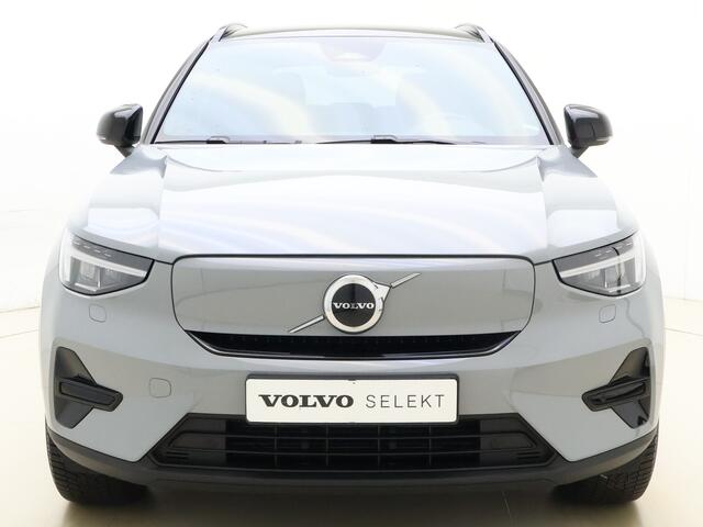 Volvo XC40 Extended Range Plus 82 kWh / Stoel/- en stuurverwarming / Trekhaak / Keyless entry / BLIS /