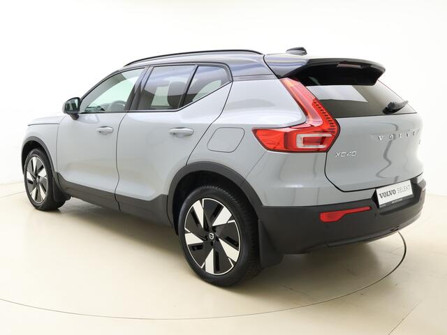 Volvo XC40 Extended Range Plus 82 kWh / Stoel/- en stuurverwarming / Trekhaak / Keyless entry / BLIS /