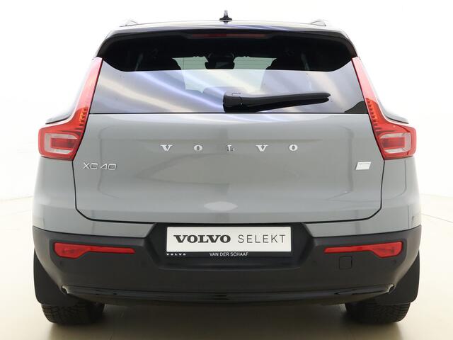 Volvo XC40 Extended Range Plus 82 kWh / Stoel/- en stuurverwarming / Trekhaak / Keyless entry / BLIS /